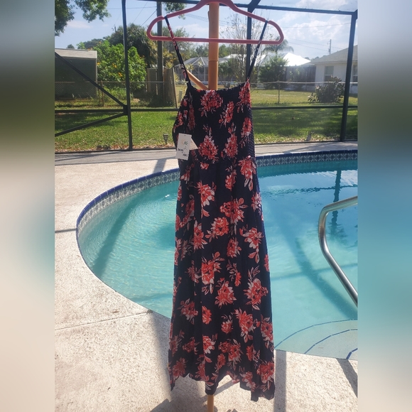 Pacific Vibes XXL Women's Dress, NWT, Navy & Red Floral, Flowy, & Comfortable - Picture 8 of 9